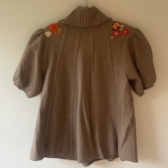 Embroidered Brown short sleeve puff Sweater knitted and knotted Anthropologie xs - Picture 3 of 6